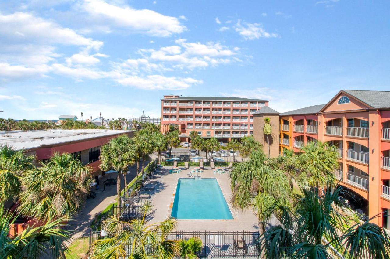 Quality & - Beachfront Hotel 3*