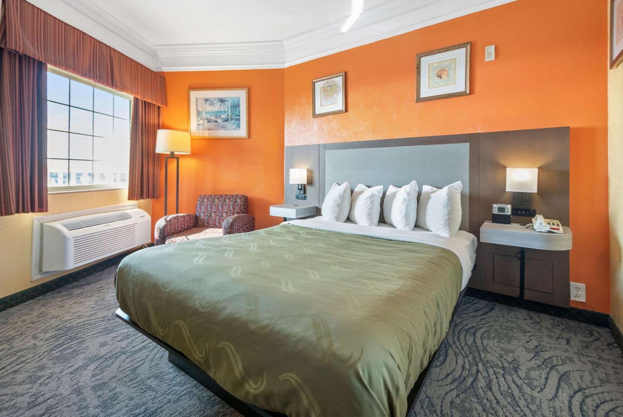 Quality & - Beachfront Hotel