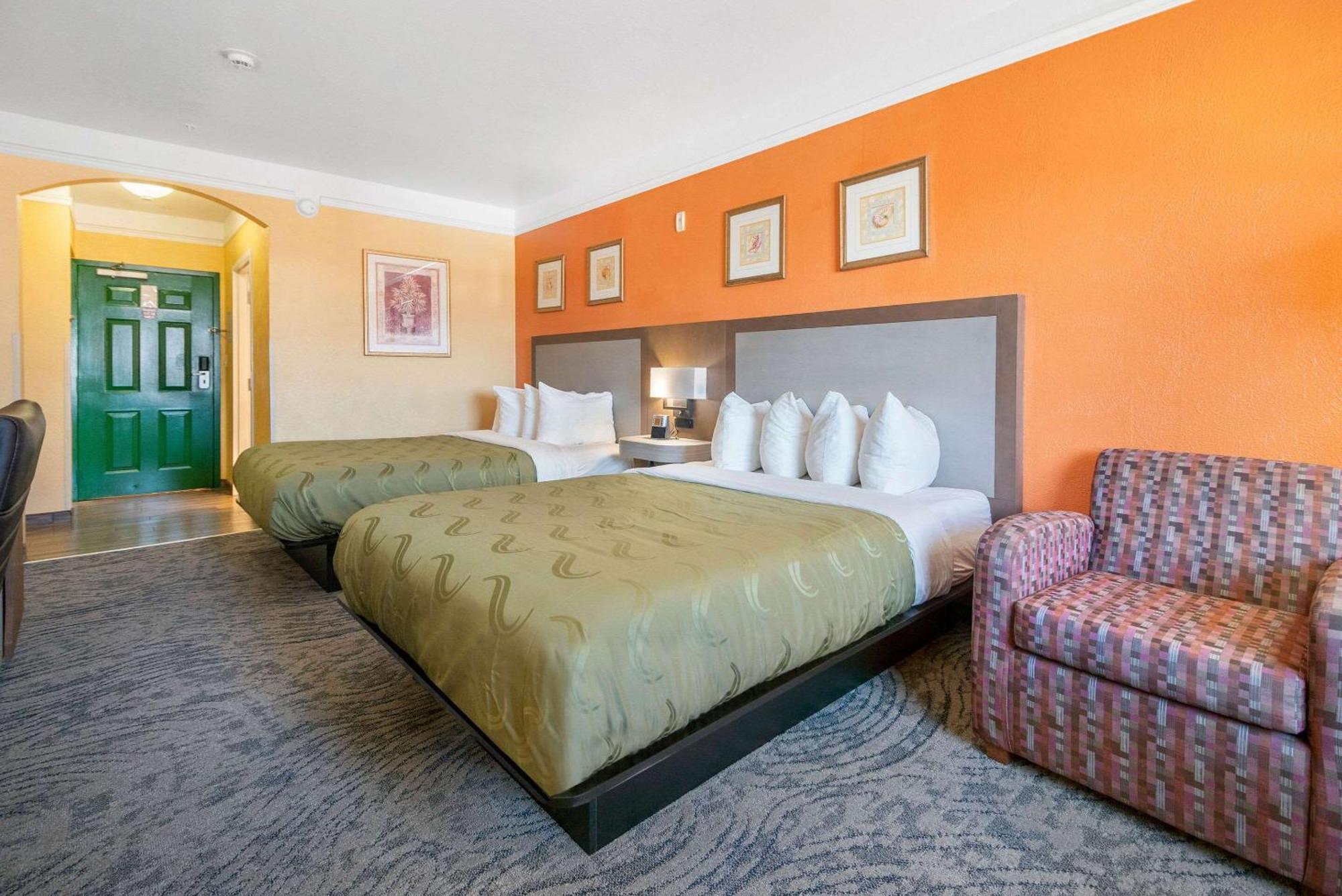 Quality & - Beachfront 3*